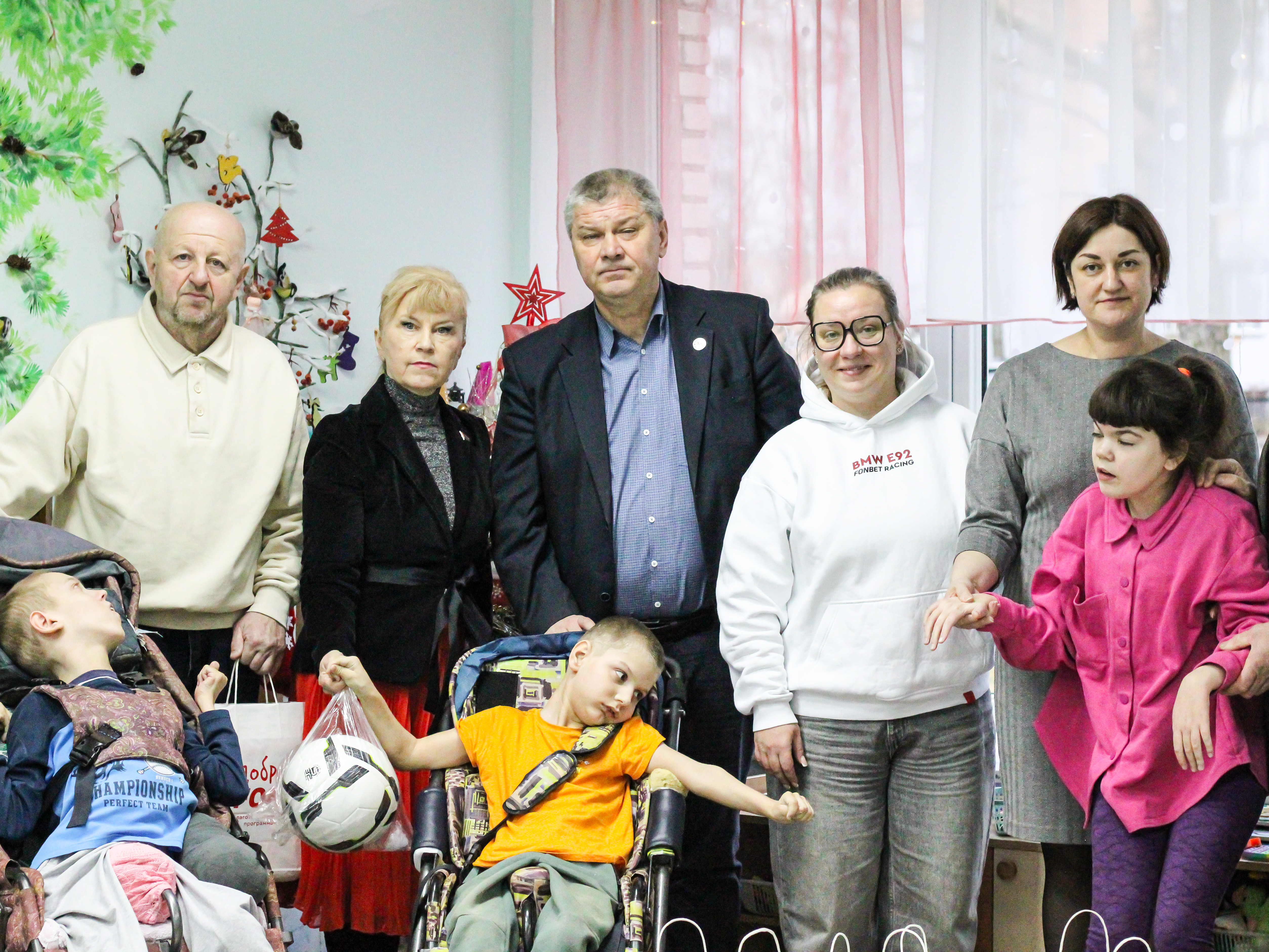 СОТНИ ПОДАРКОВ ОТ ЧЁРНО-БЕЛОЙ СЕМЬИ И ПАРТНЁРОВ